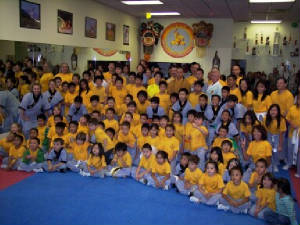 Gallery/large-group-students-shaolin-kung-fu-academy-las-vegas-studio-martial-arts.jpg